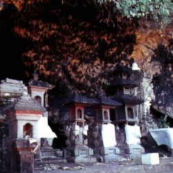 goa lawah temple
